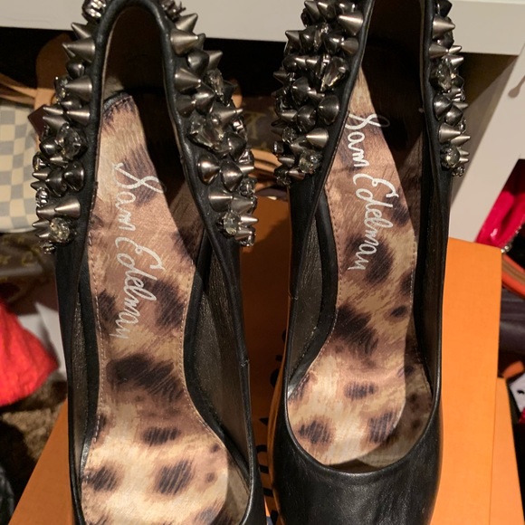 Authentic Studded with Crystal heels ,Brand new - Picture 4 of 4